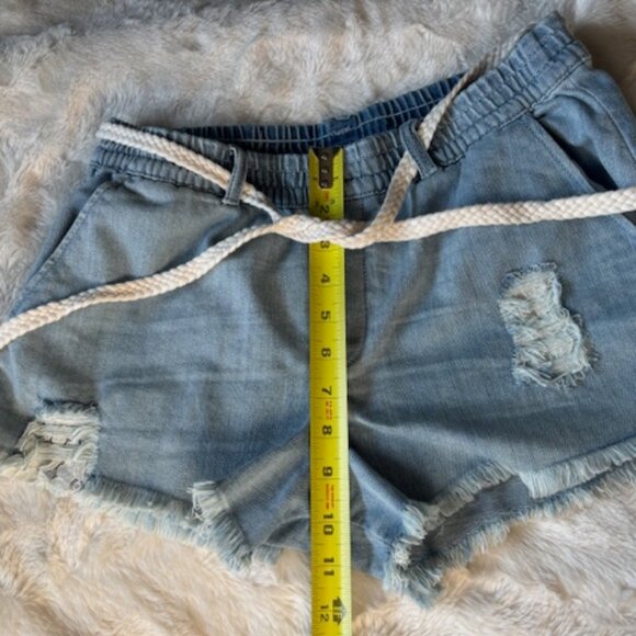Aerie Blue Distressed Fringe Hem Mid-Rise Belted Denim Shorts Ladies Size S NWT - Picture 7 of 11